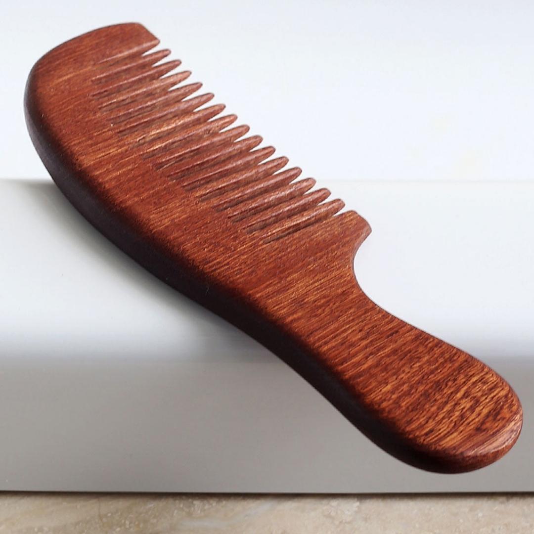 What are deals combs made of